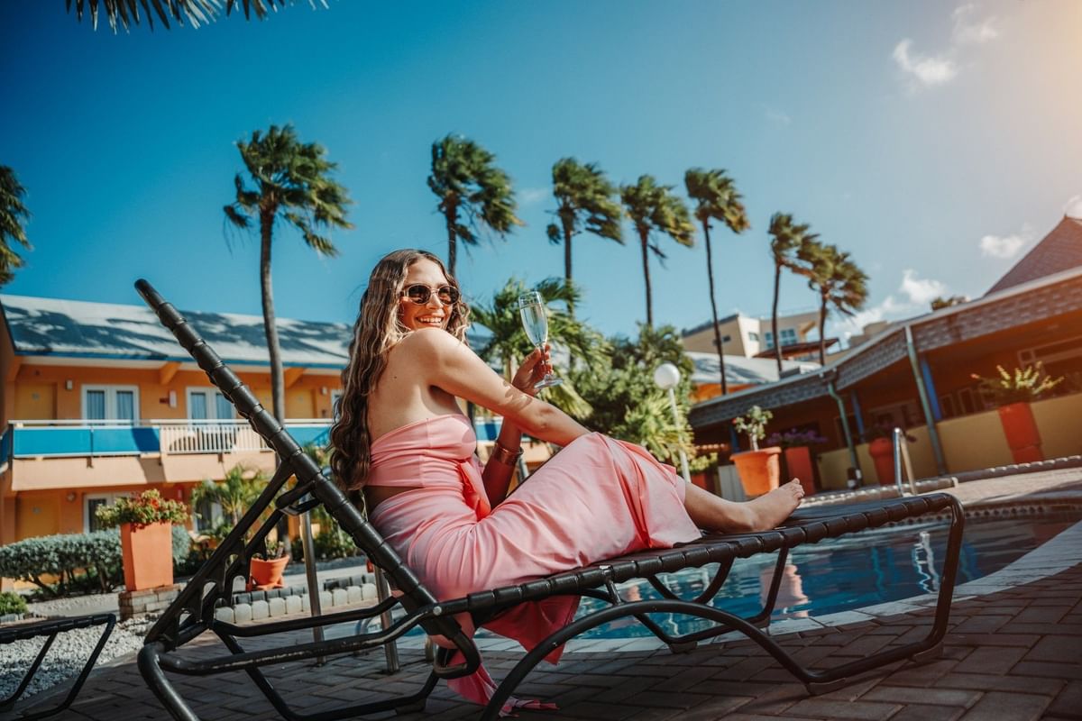 Piscina do hotel com vista para o mar